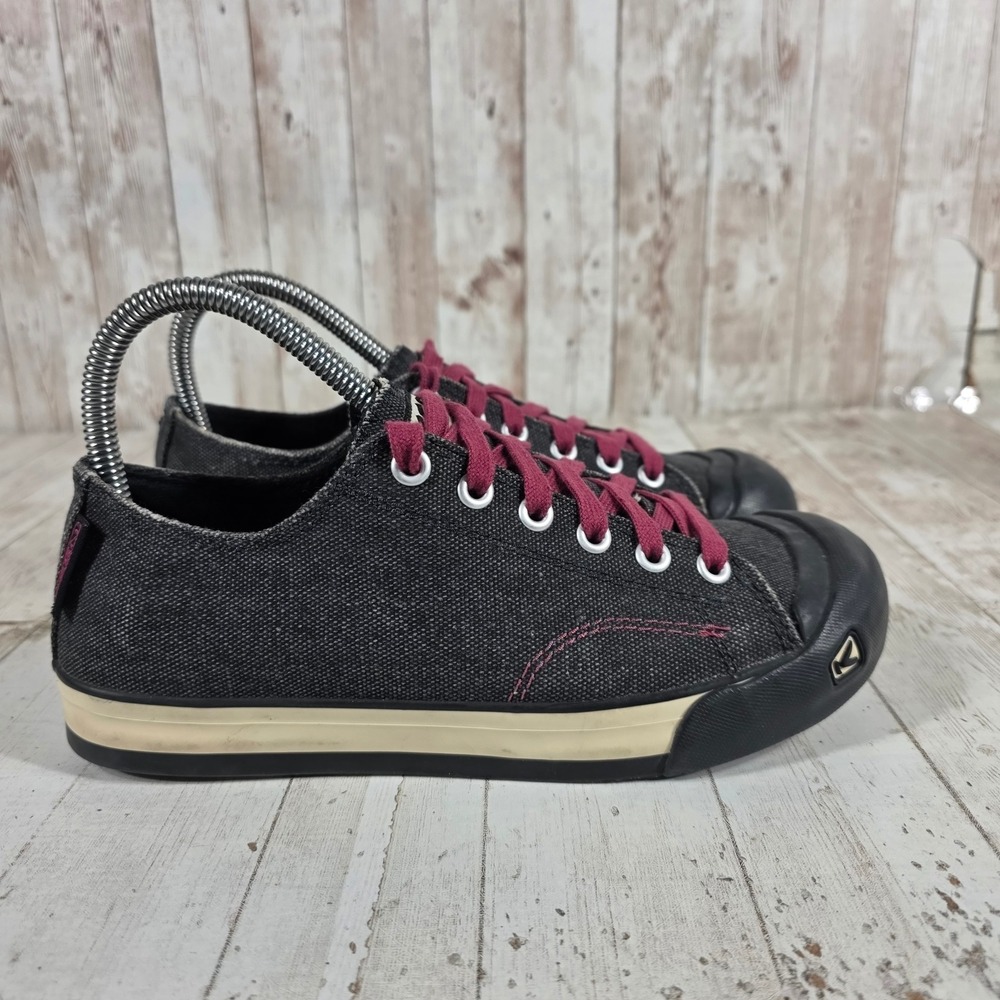 Keen Coronado Womens 6.5 Black Canvas Low Top Sneakers Burgundy Laces 5392-BKBT